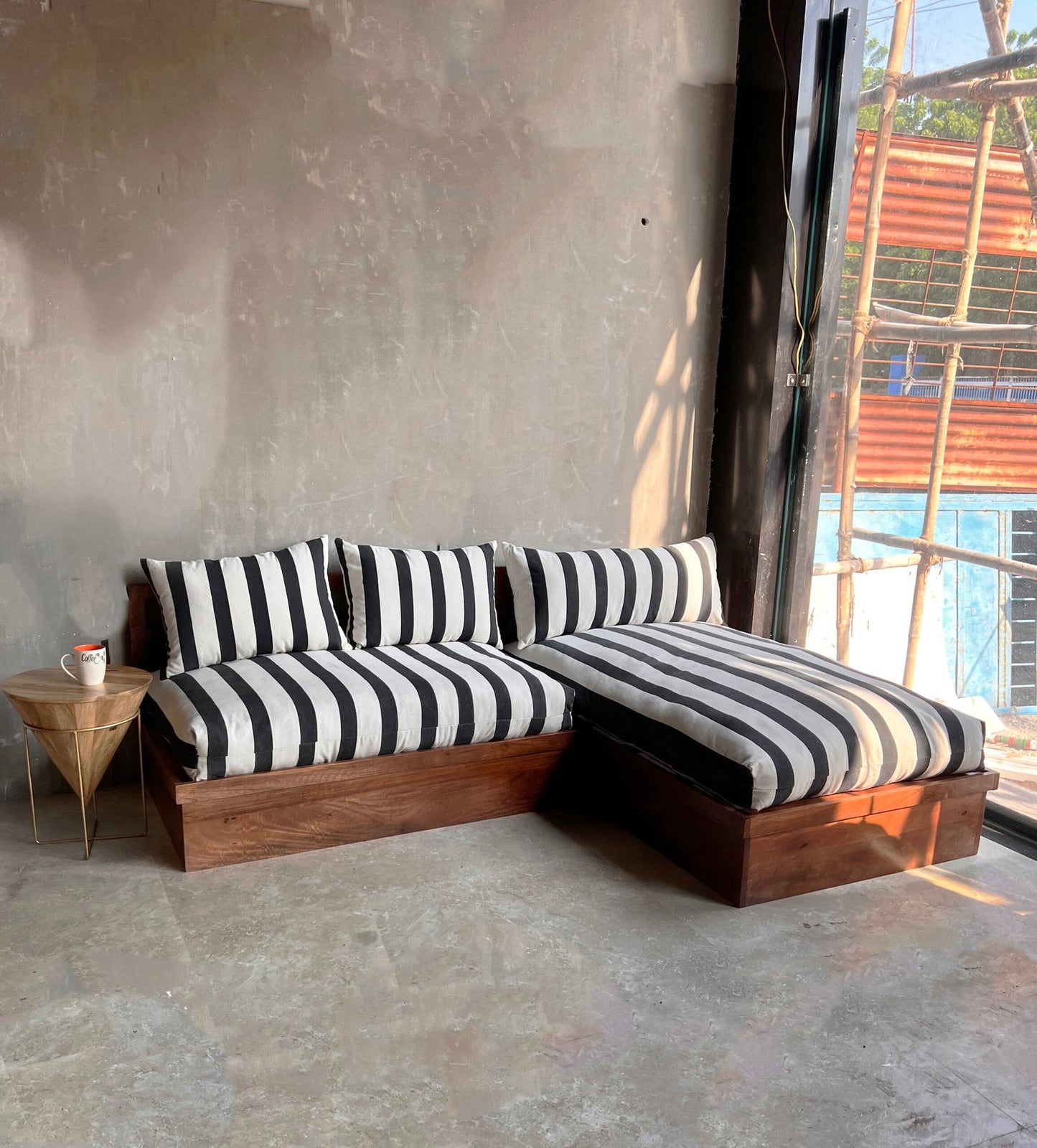 Urban Striped lounge Sofa Sofa Couch In Solid Wood
