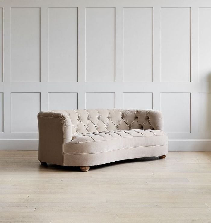 Urban Den Classic Chester Sofa - Elegant and Timeless Design