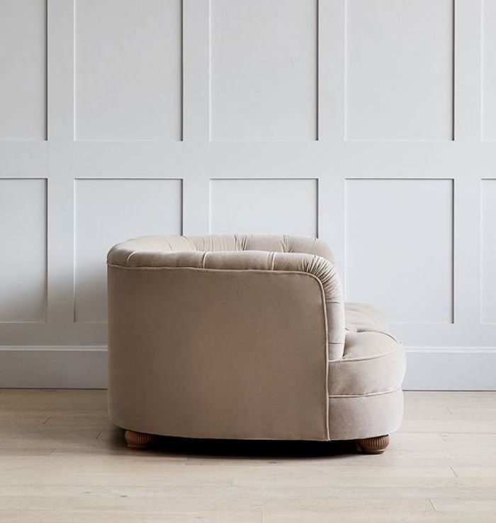 Urban Den Classic Chester Sofa - Elegant and Timeless Design