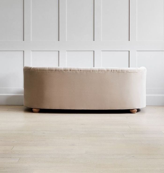 Urban Den Classic Chester Sofa - Elegant and Timeless Design