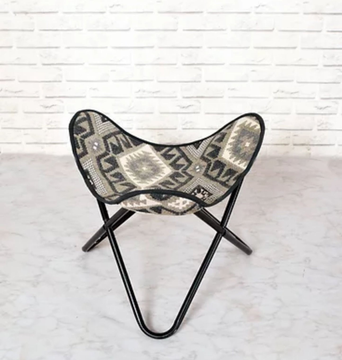 Solid Knockdown Butterfly Chair In Printed Design