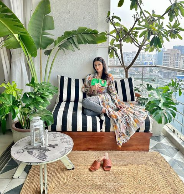 Urban Striped Double Seat Wood Outdoor Sofa In Solid Wood